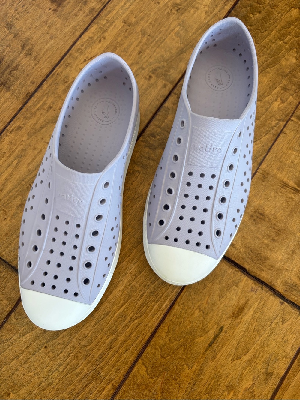 Native Kids Slip-On Shoes in Lavender and White